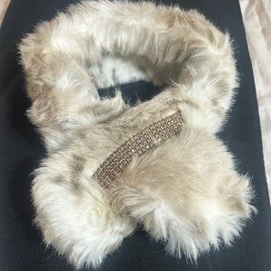 Elegant Cream Faux Fur Scarf with SWAROVSKI crystals